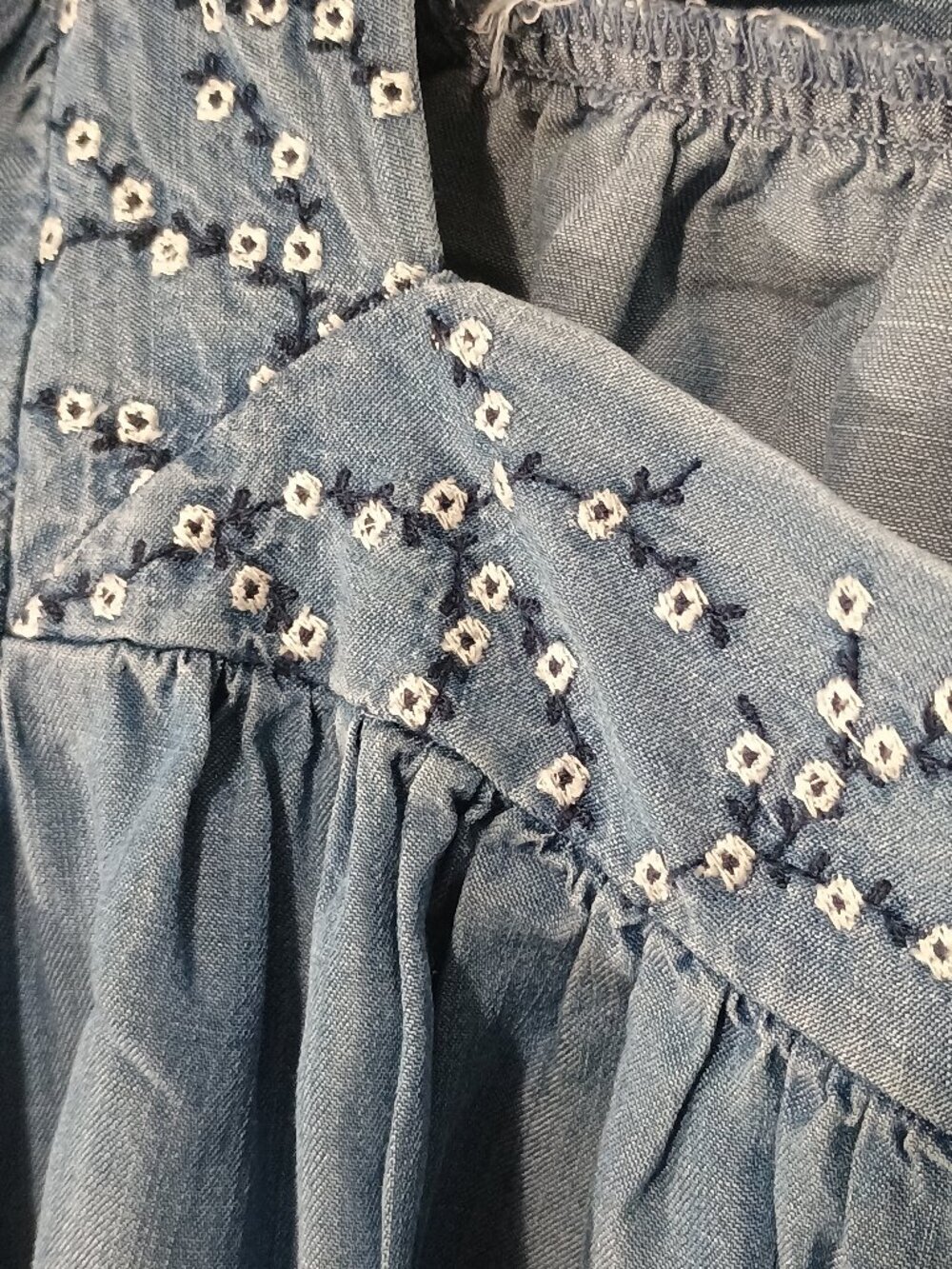 Liz Claiborne Woman 1X Chambray Embroidered Flutter Sleeve Blouse Boho Peasant - Picture 5 of 8